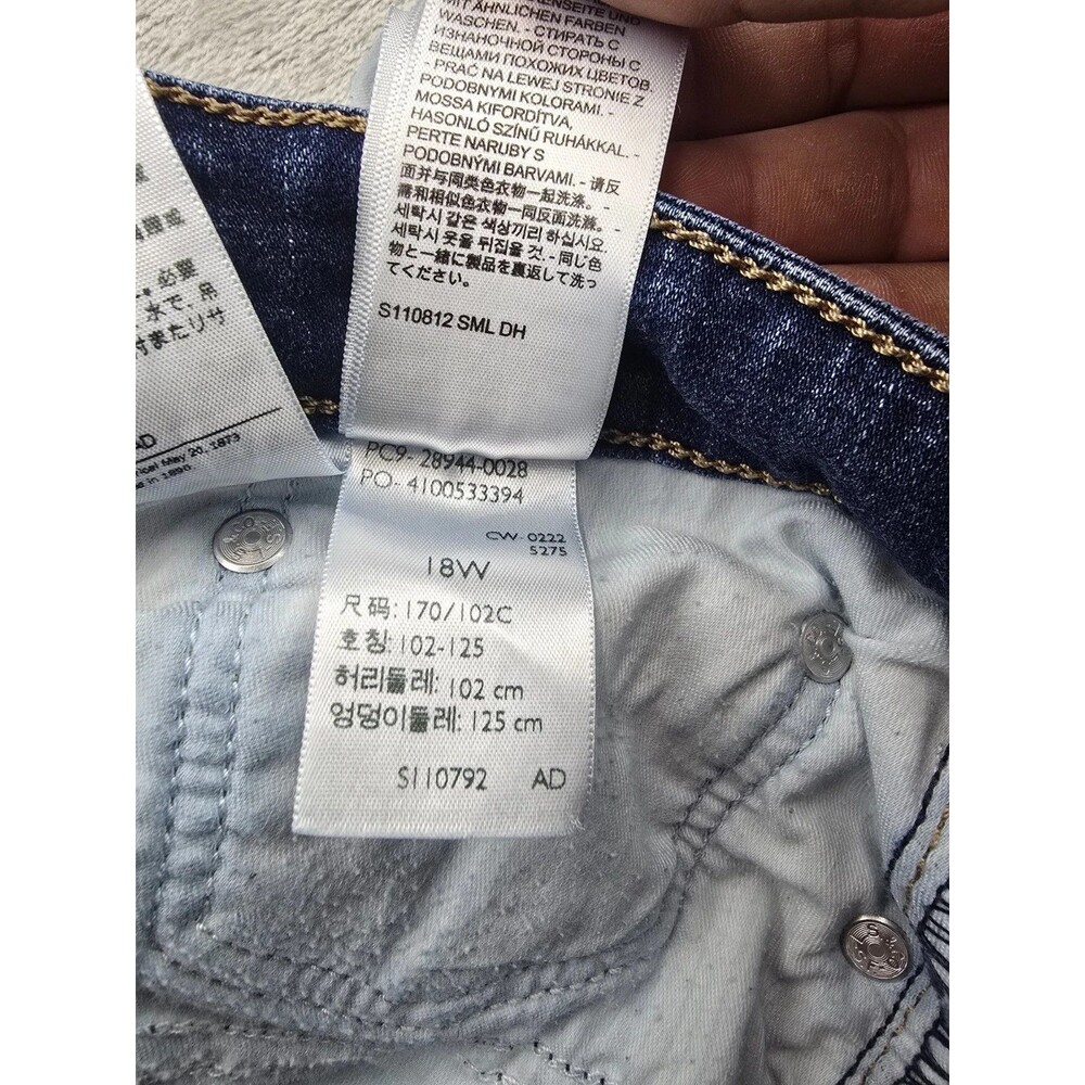 Levi's Women's Boyfriend Fit Distressed Straight Leg Jeans Size 18W - Picture 9 of 11
